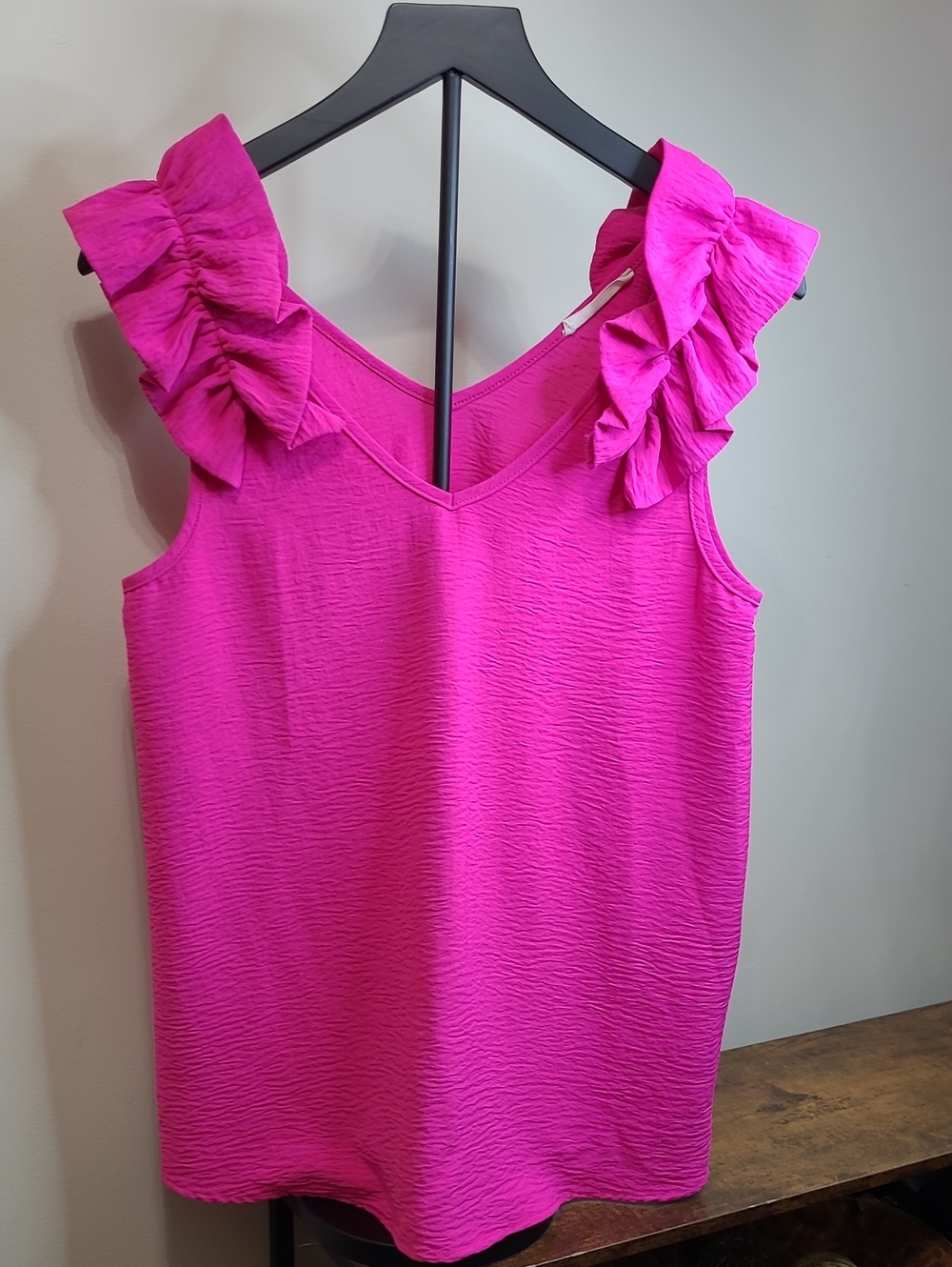 Entro Hot Pink Ruffled Sleeveless Textured Blouse size Medium